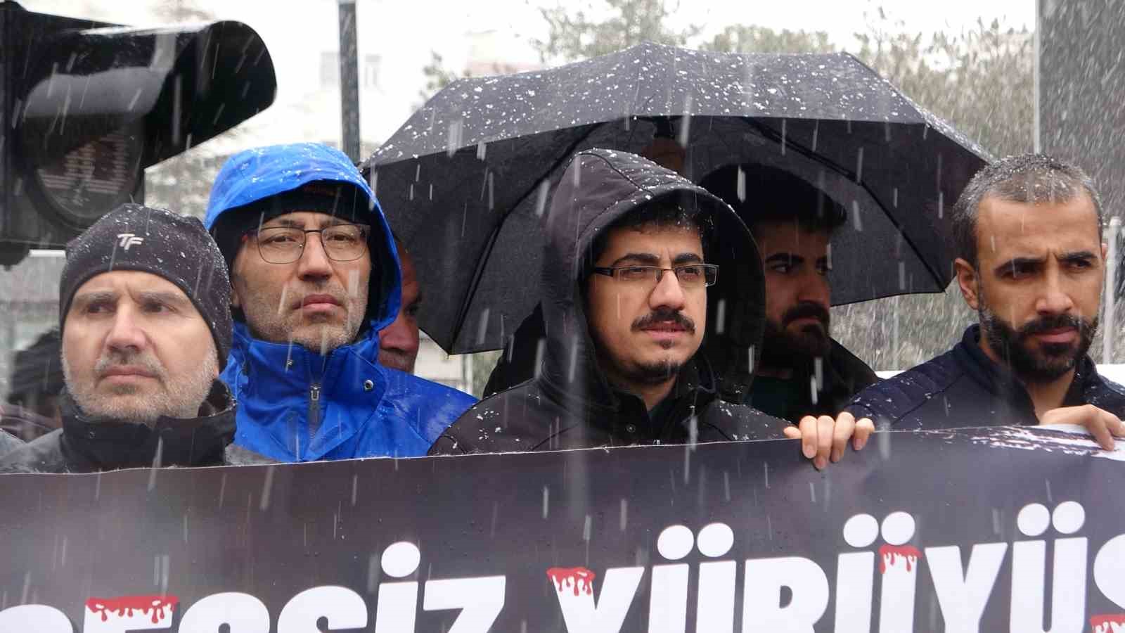 Van’daki sağlık çalışanlarından kar yağışı altında Gazze için ’sessiz protesto’