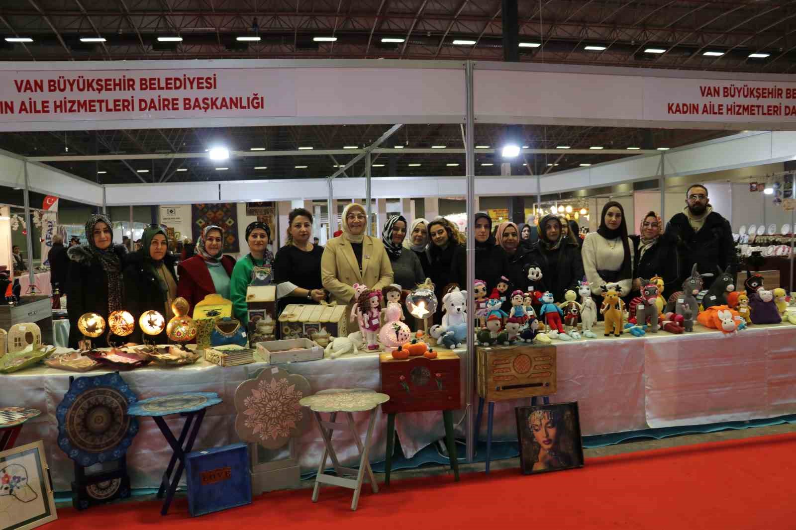 Van’da ‘Yöresel Ürünler ve Hediyelik Eşya Fuarı’ kapılarını ziyaretçilere açtı