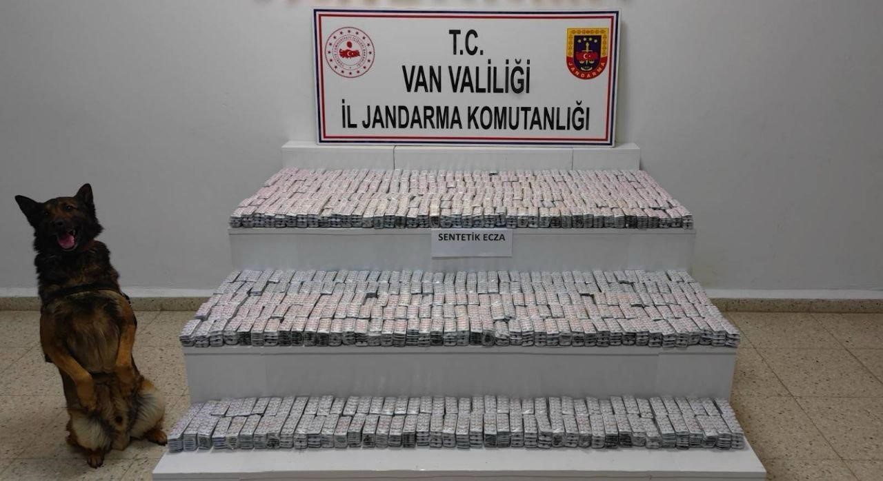 Van’da 14 kilo eroin ve 59 bin adet sentetik hap ele geçirildi