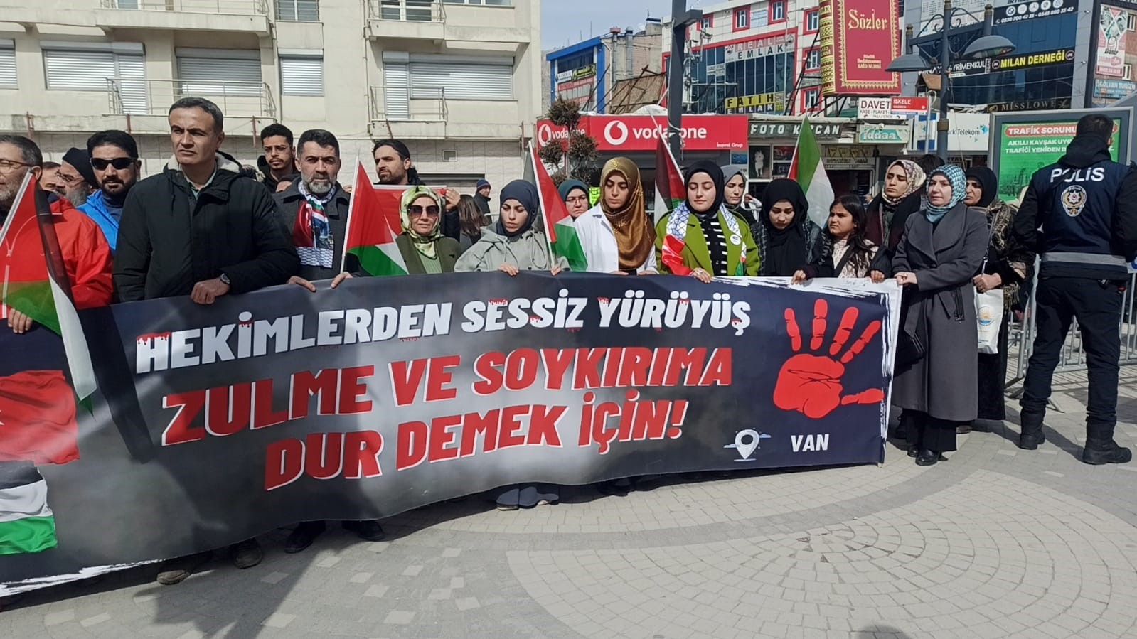 Van’daki hekimlerden ’sessiz protestolar’ devam ediyor