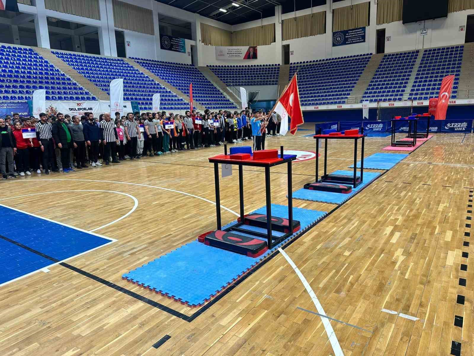 Van’da bilek güreşi müsabakaları sona erdi