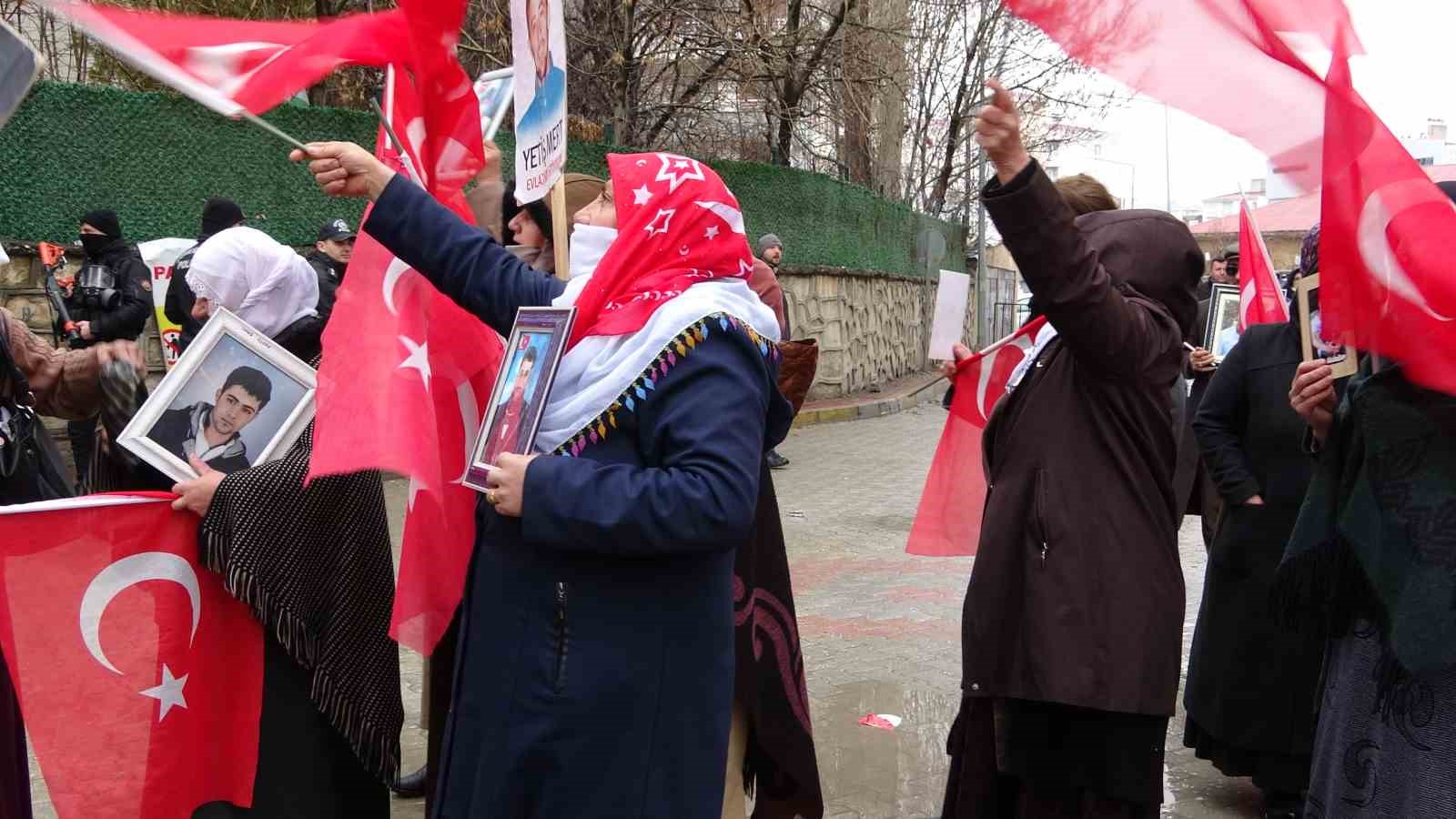 Vanlı annelerin evlat nöbeti 77’nci haftasında