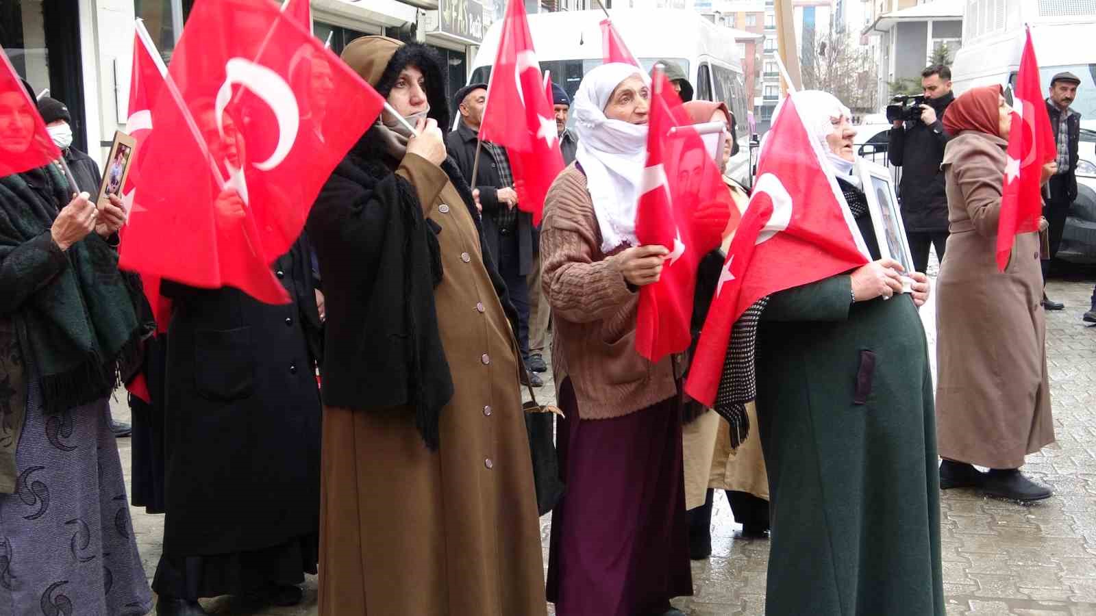 Vanlı annelerin evlat nöbeti 77’nci haftasında