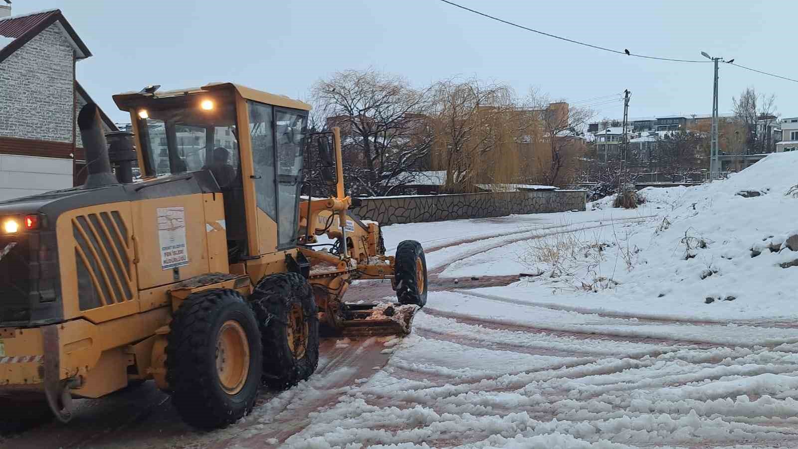 Van’da kapalı olan 73 yerleşim yerinin yolu ulaşıma açılıyor