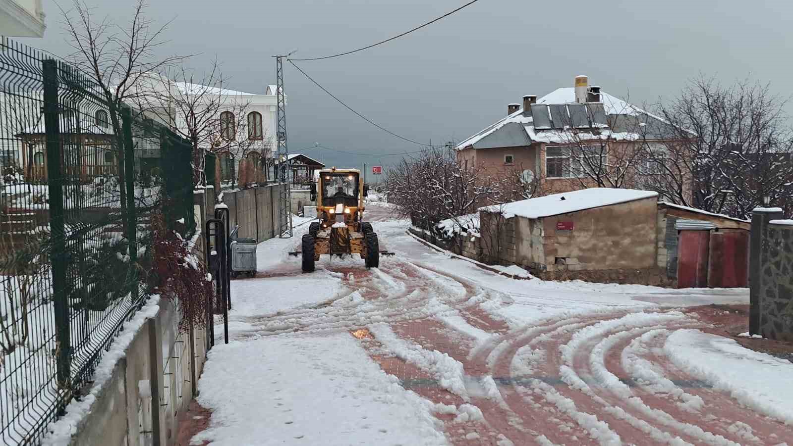 Van’da kapalı olan 73 yerleşim yerinin yolu ulaşıma açılıyor