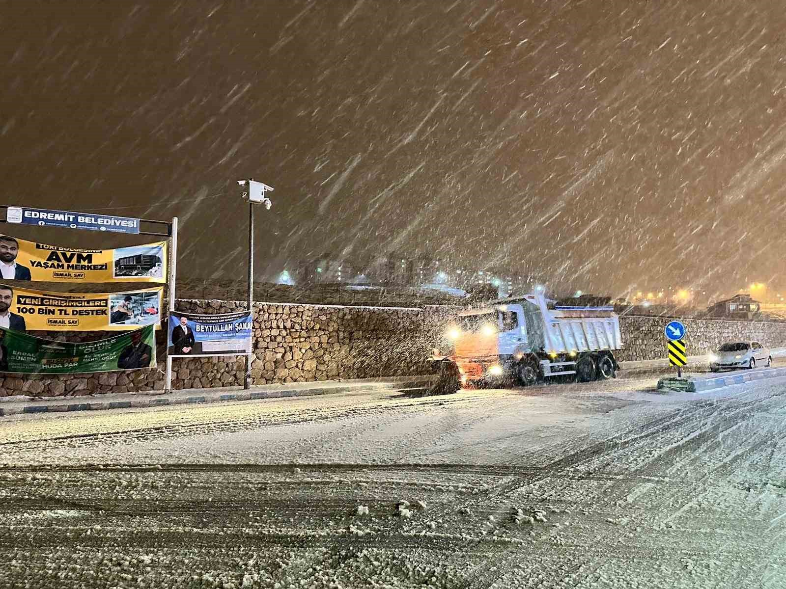 Van’da kapalı olan 73 yerleşim yerinin yolu ulaşıma açılıyor