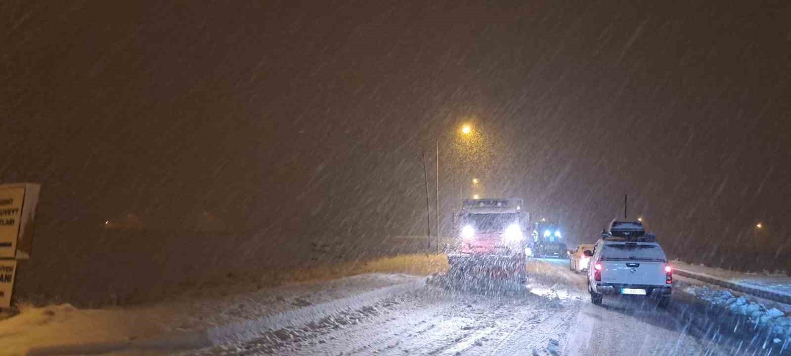 Van’da kapalı olan 73 yerleşim yerinin yolu ulaşıma açılıyor