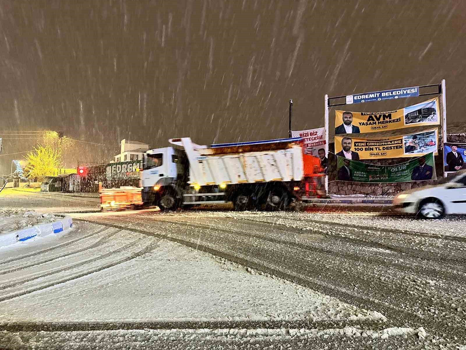 Van’da kapalı olan 73 yerleşim yerinin yolu ulaşıma açılıyor