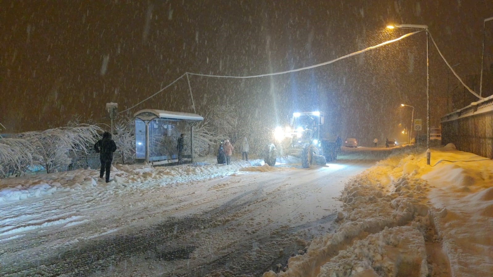 Van’da kapalı olan 73 yerleşim yerinin yolu ulaşıma açılıyor