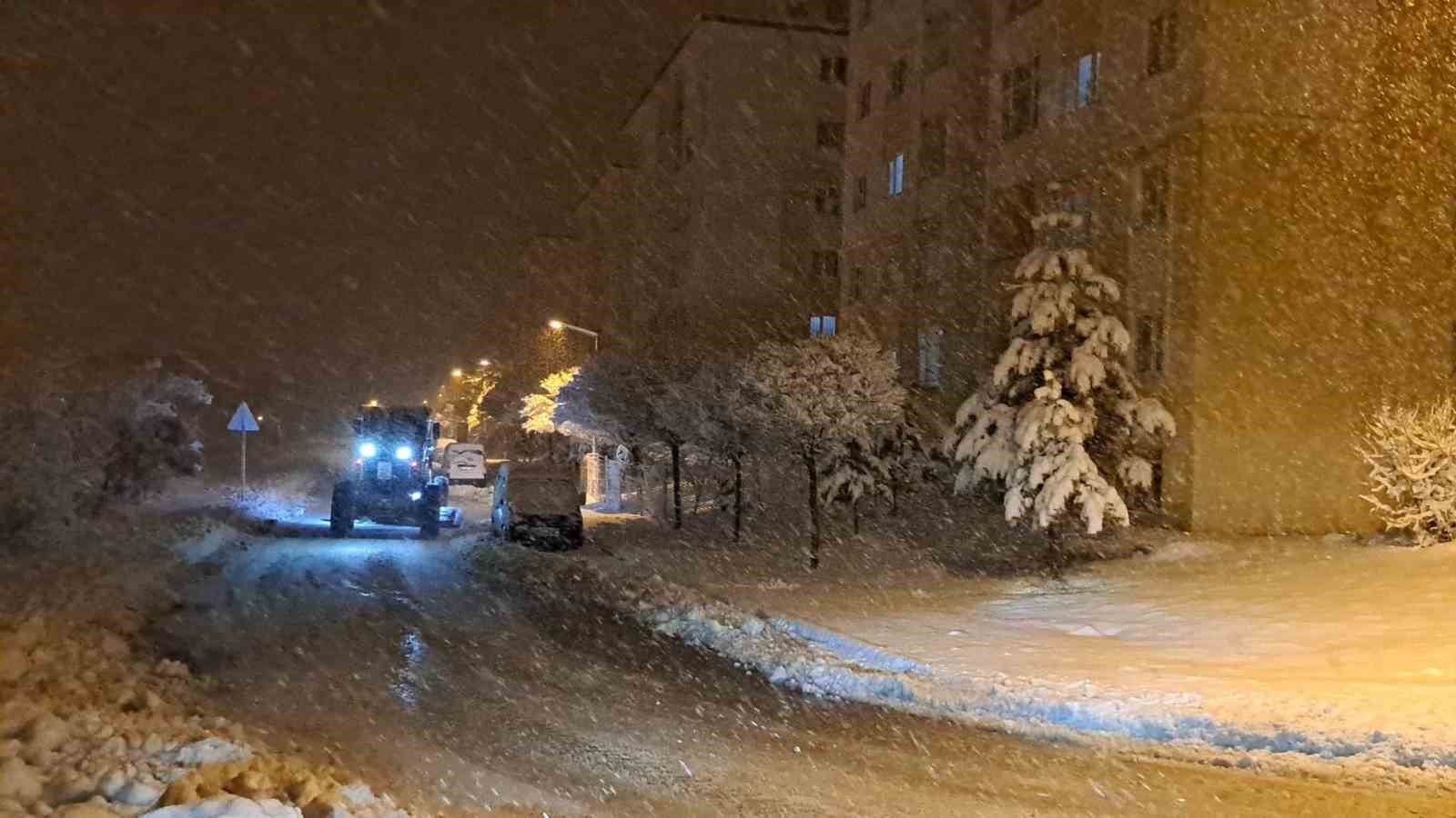 Van’da kapalı olan 73 yerleşim yerinin yolu ulaşıma açılıyor