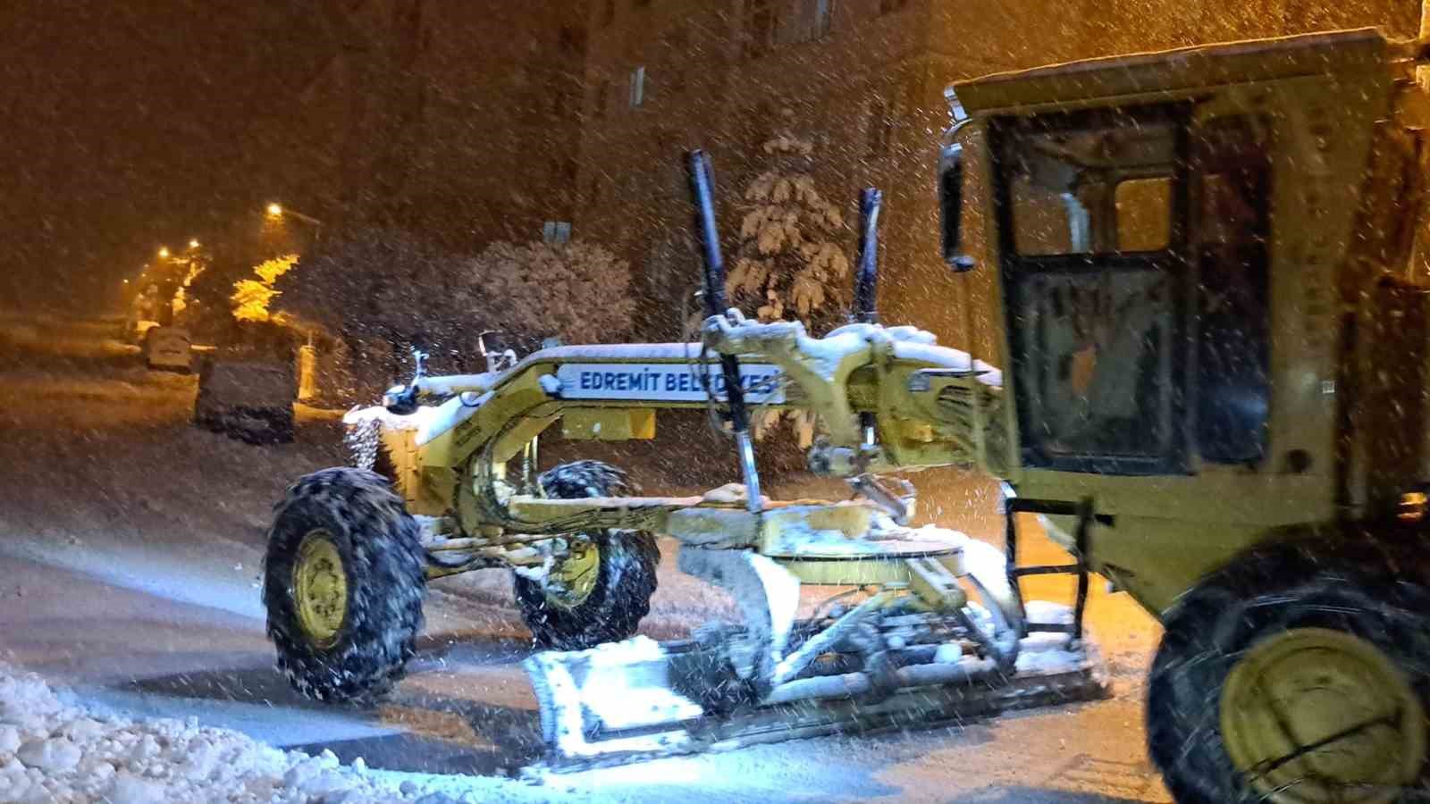 Van’da kapalı olan 73 yerleşim yerinin yolu ulaşıma açılıyor