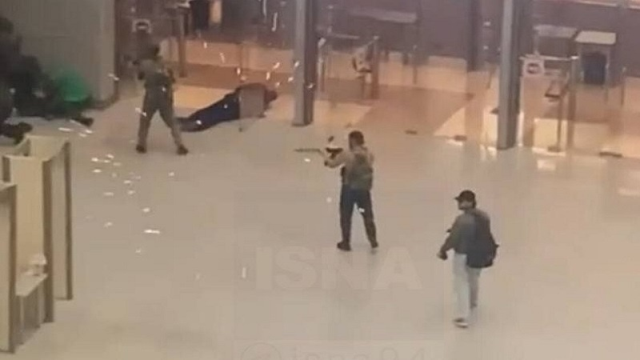 Moskova'da konser salonunu kana bulayan teröristler hakim karşısına çıkarıldı