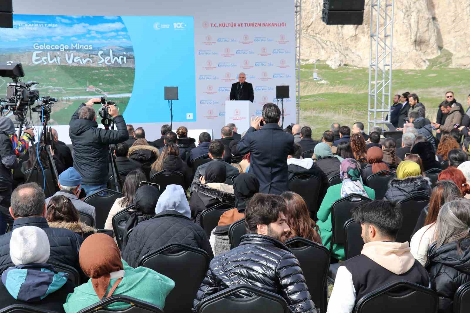 Bakan Ersoy: “Van, sayısız kültürün doğumuna, gelişimine ve yayılmasına beşiklik etmiştir”