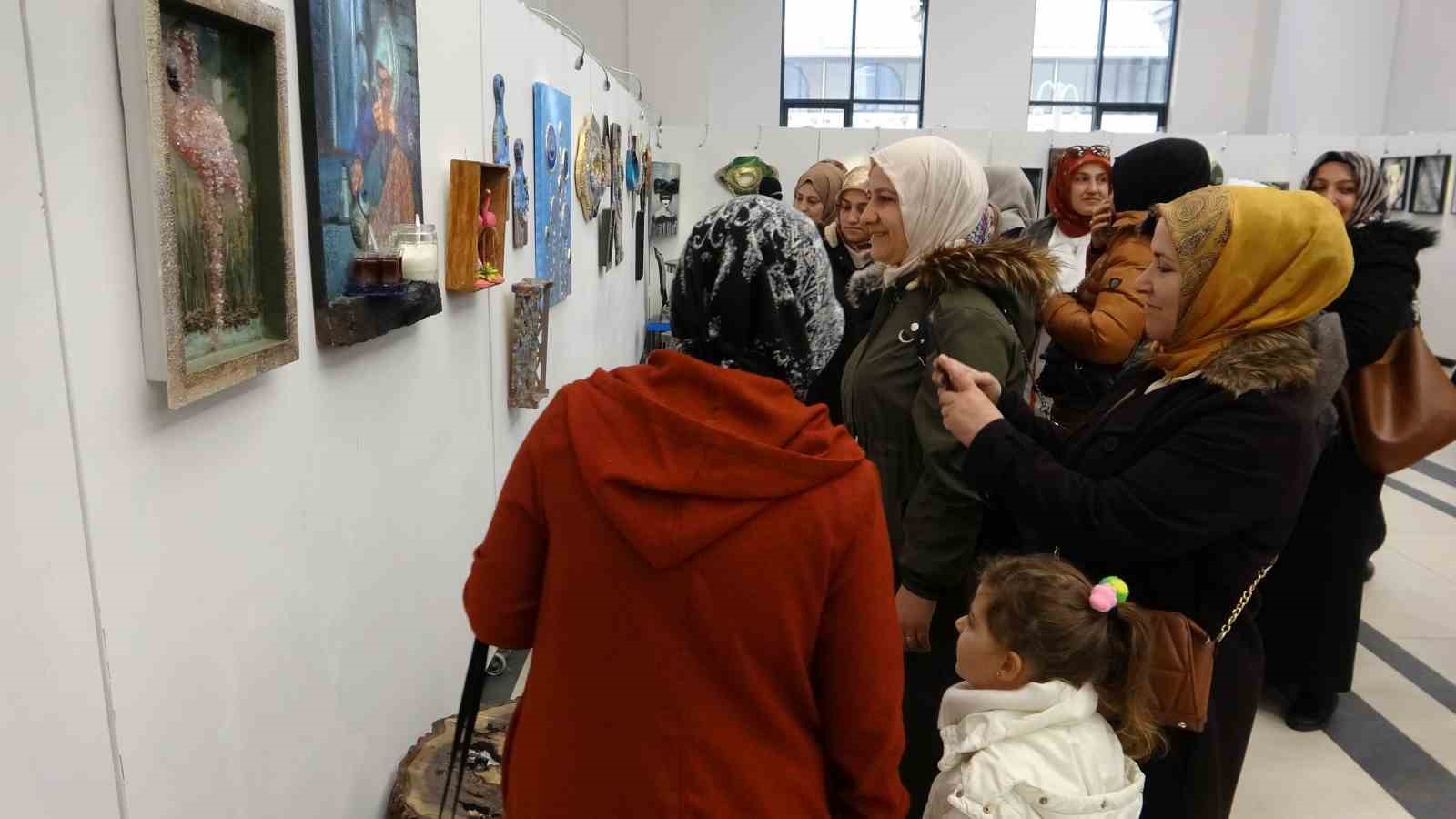 Van’da ‘Epoksi Sergisi’ne kadınlardan yoğun ilgi