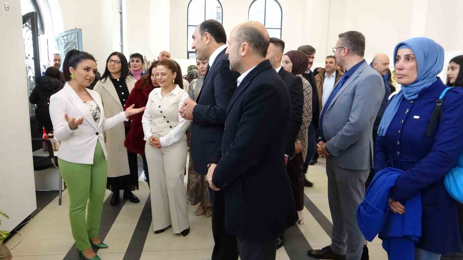 Van’da ‘Epoksi Sergisi’ne kadınlardan yoğun ilgi