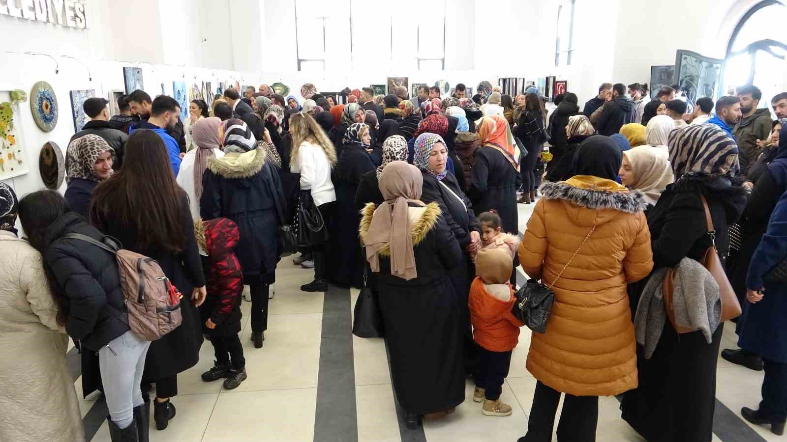 Van’da ‘Epoksi Sergisi’ne kadınlardan yoğun ilgi