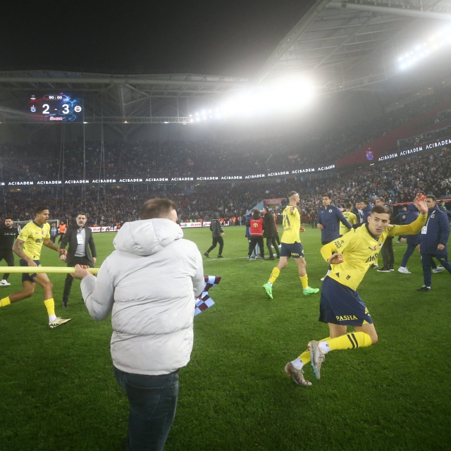 Trabzonspor-Fenerbahçe maçında çıkan olaylarla ilgili 12 kişi gözaltına alındı