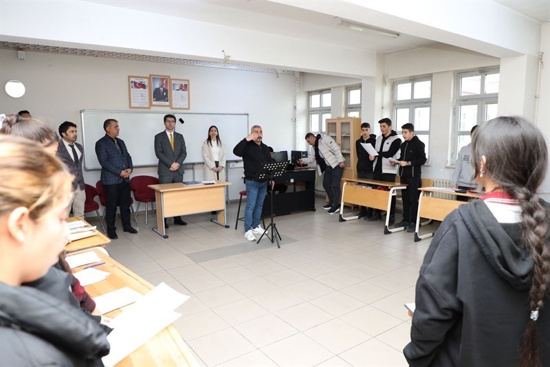 Erciş Güzel Sanatlar Lisesi öğrencilerine enstrüman desteği