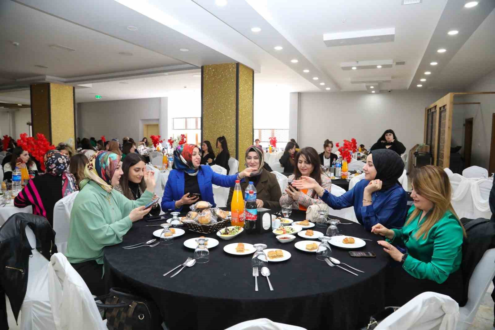 Van’da 8 Mart Dünya Kadınlar Günü programı düzenledi