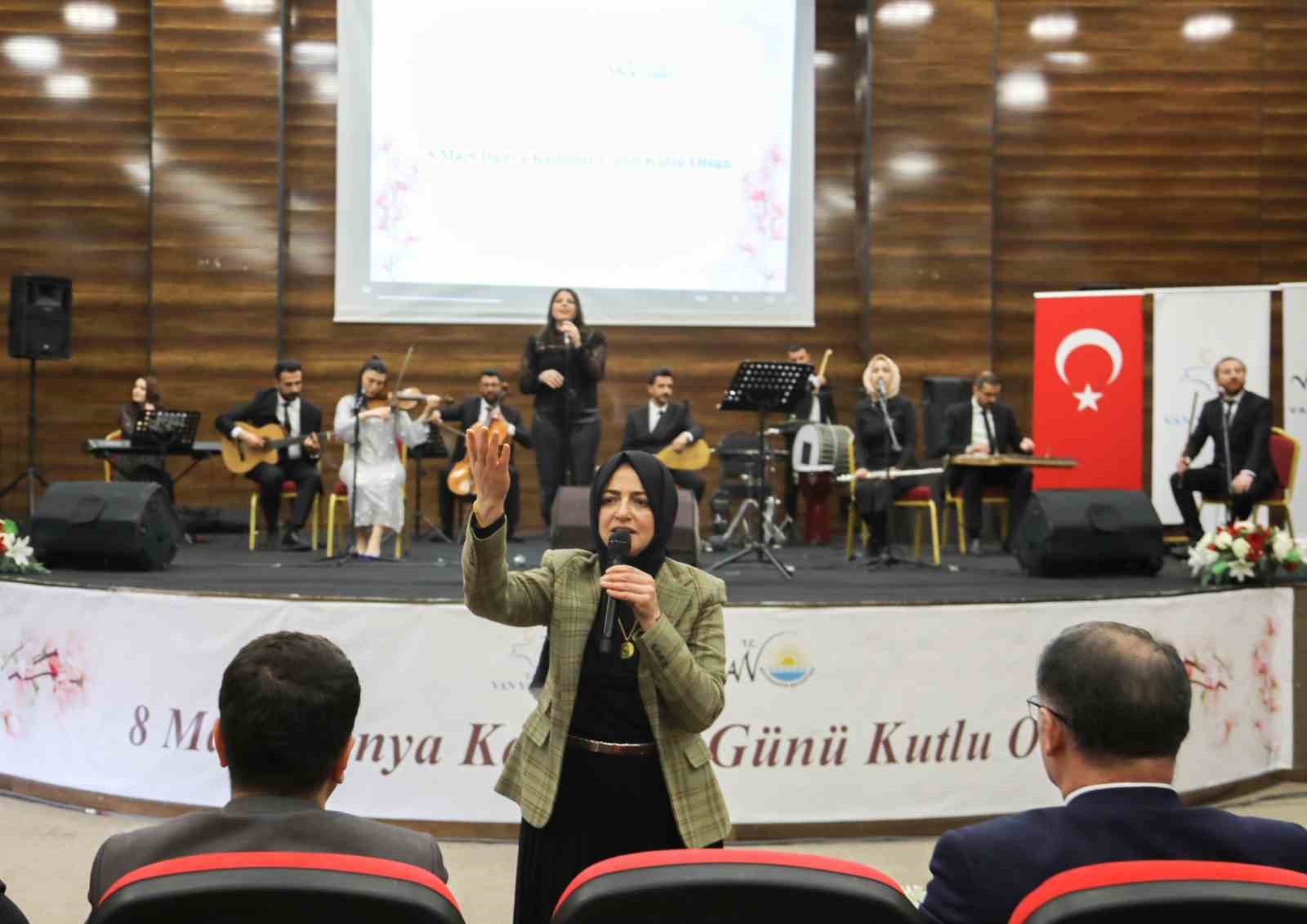 Van’da 8 Mart Dünya Kadınlar Günü programı düzenledi