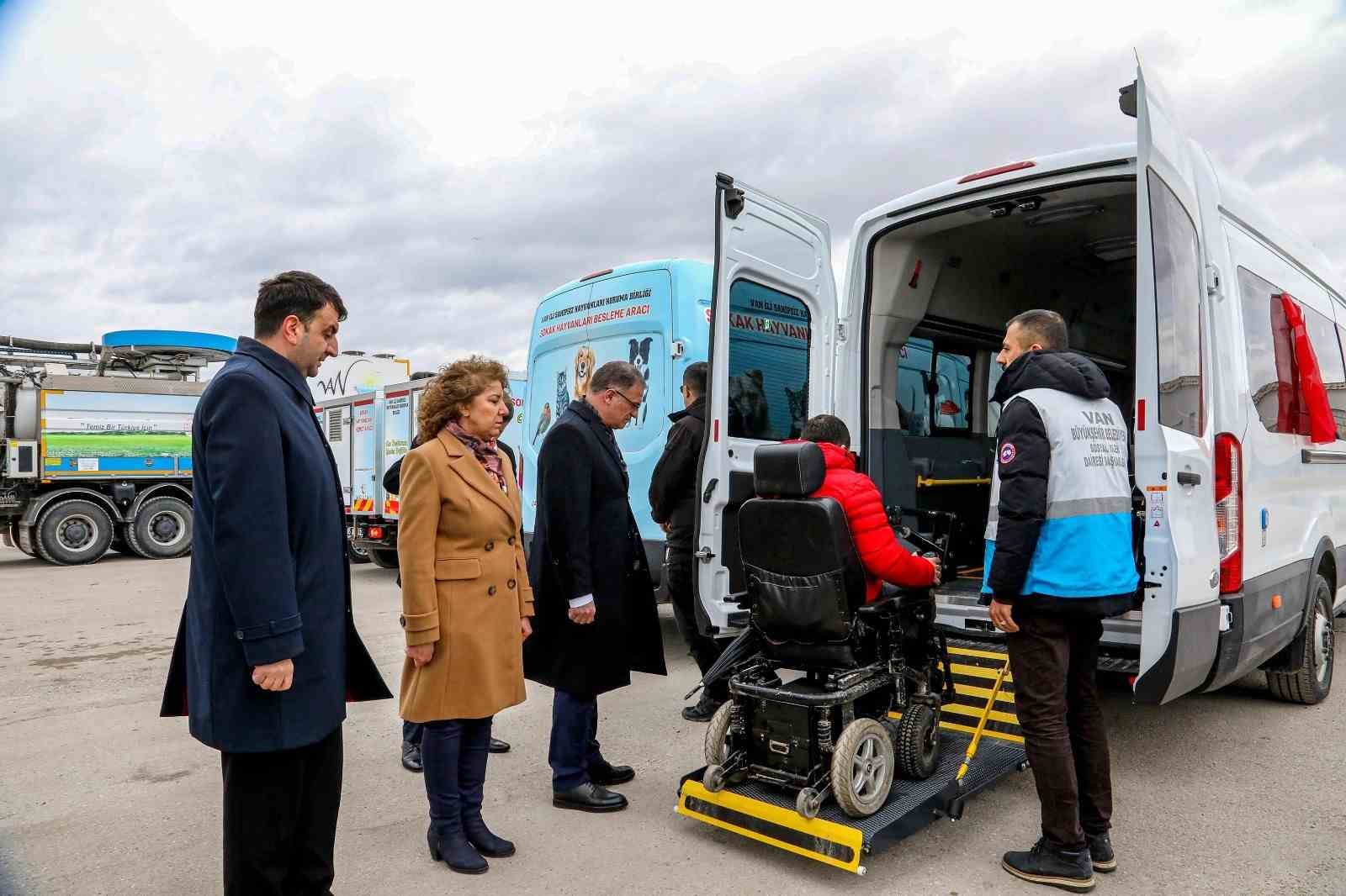 Vali Balcı, yeni alınan araçları inceledi