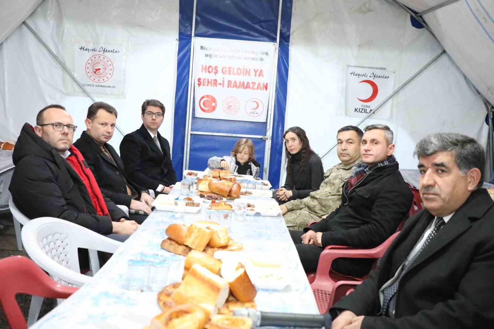 Erciş’te iftar çadırına yoğun ilgi