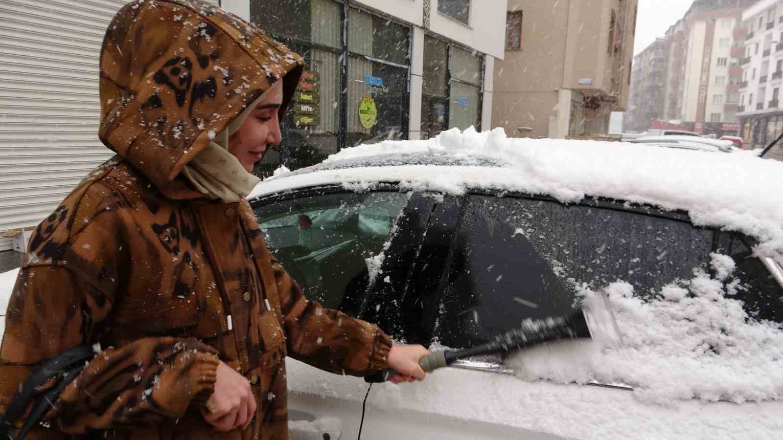 Van’da kar yağışı: 78 yol ulaşıma kapandı