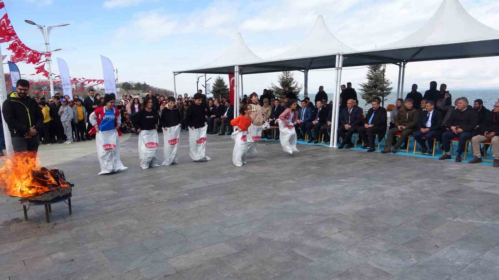 Van’da Nevruz kutlaması