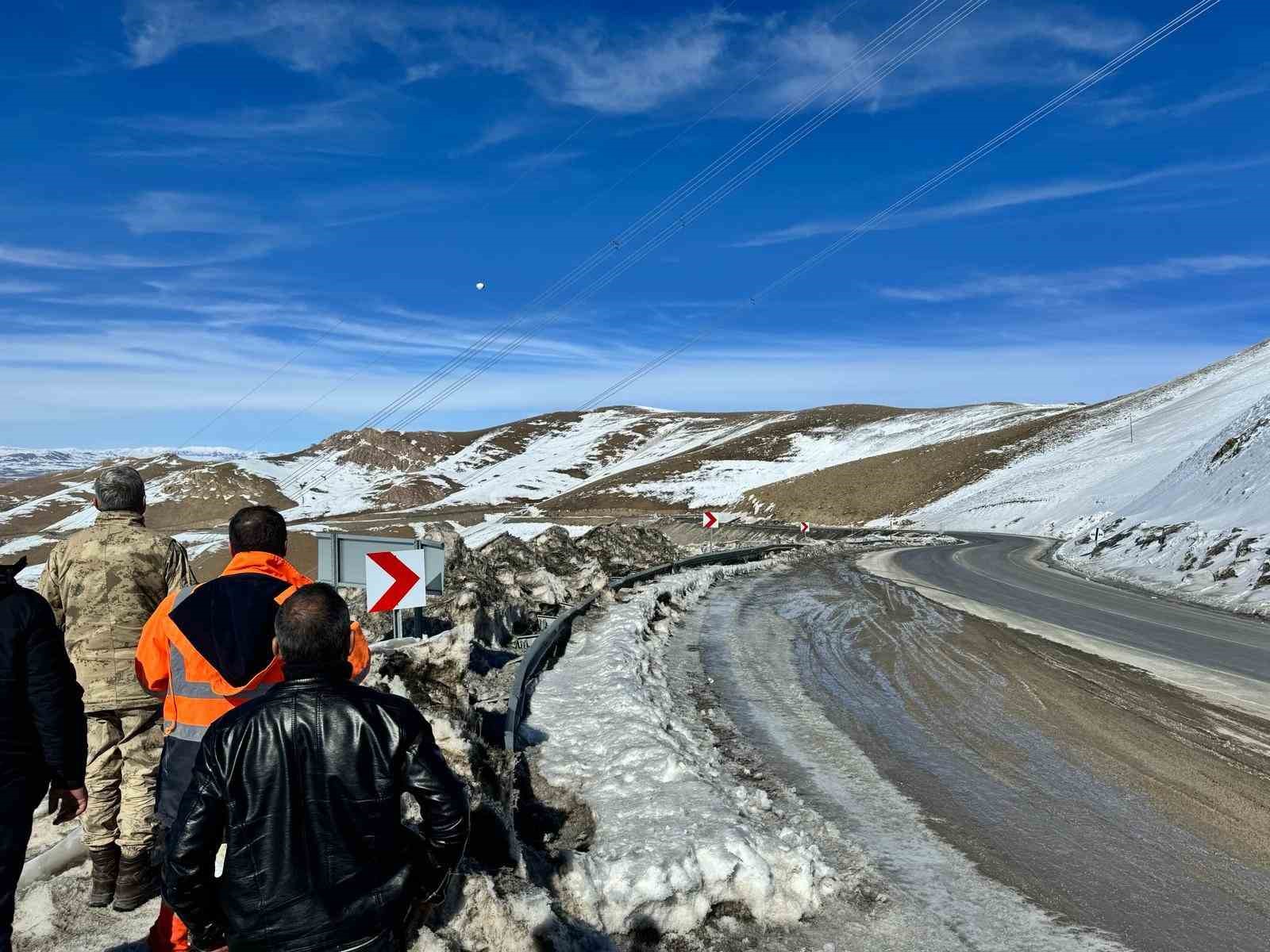 1 kişinin hayatını kaybettiği çığ bölgesinde kontrollü patlatma