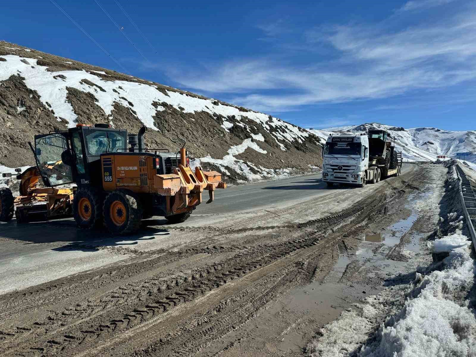 1 kişinin hayatını kaybettiği çığ bölgesinde kontrollü patlatma