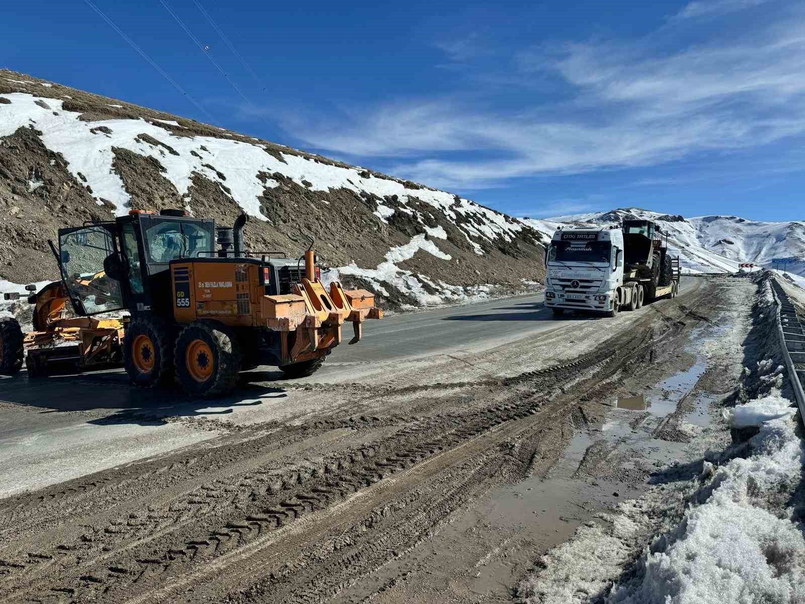 1 kişinin hayatını kaybettiği çığ bölgesinde kontrollü patlatma