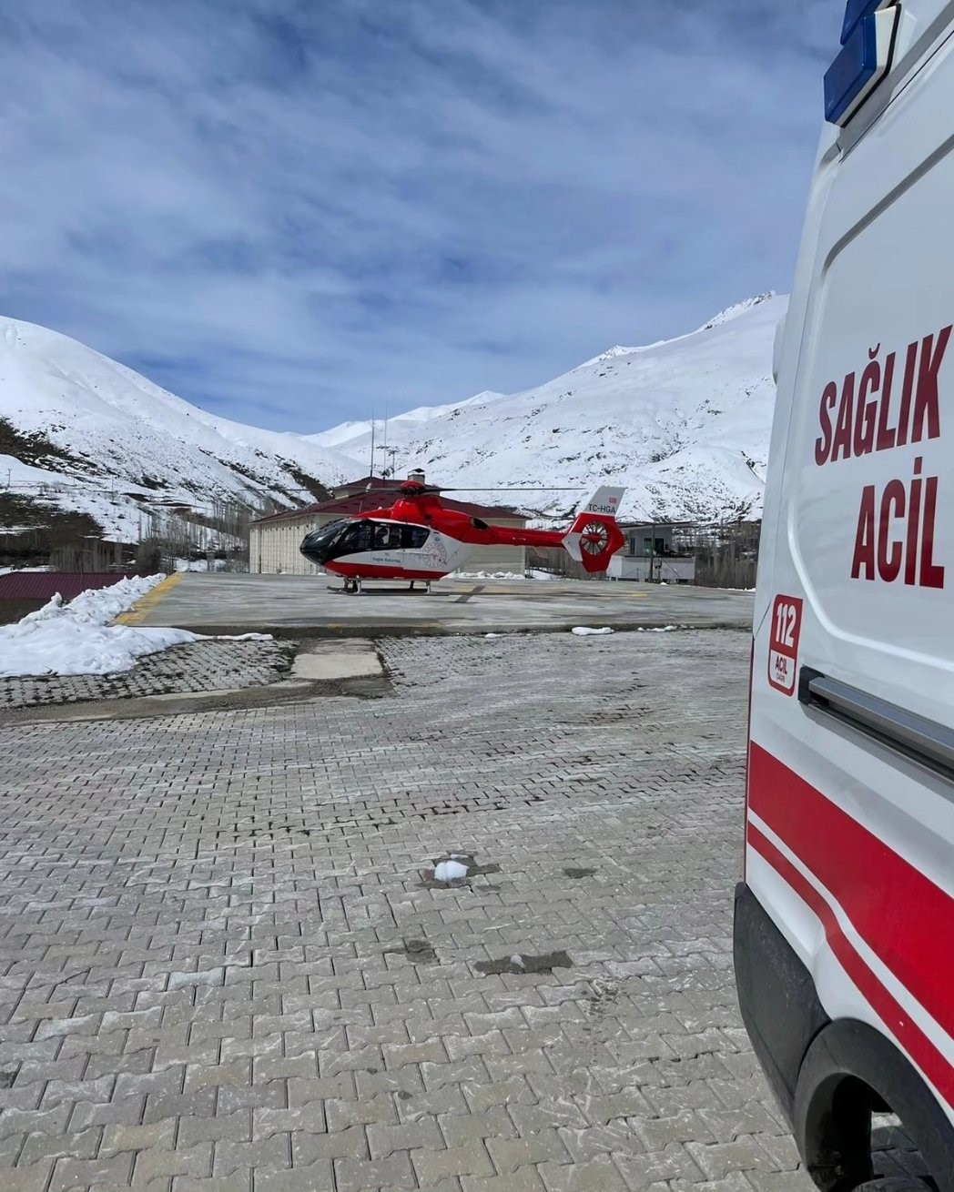 Ambulans helikopter 49 yaşındaki hasta için havalandı