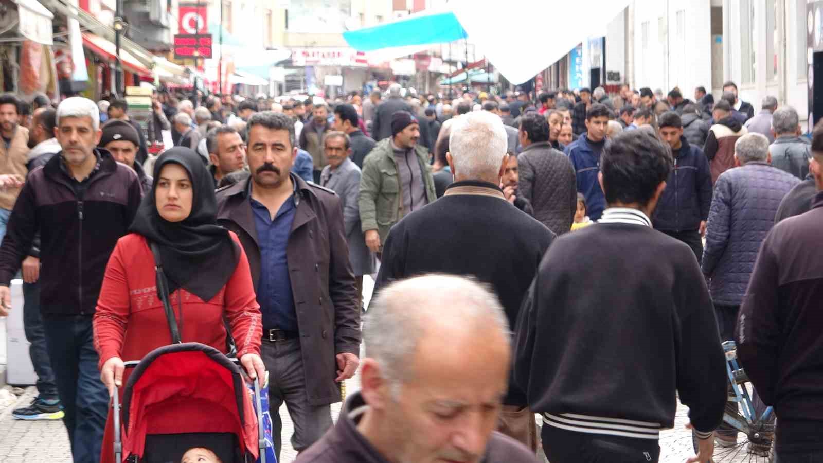 Van’da bayram alışverişinde son gün yoğunluğu