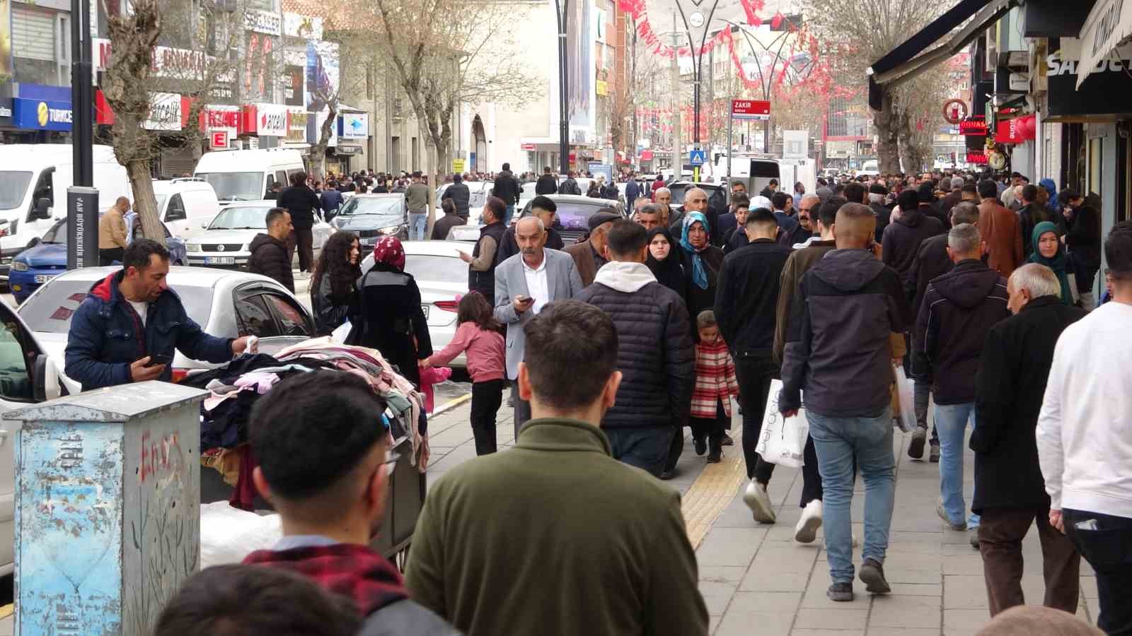 Van’da bayram alışverişinde son gün yoğunluğu