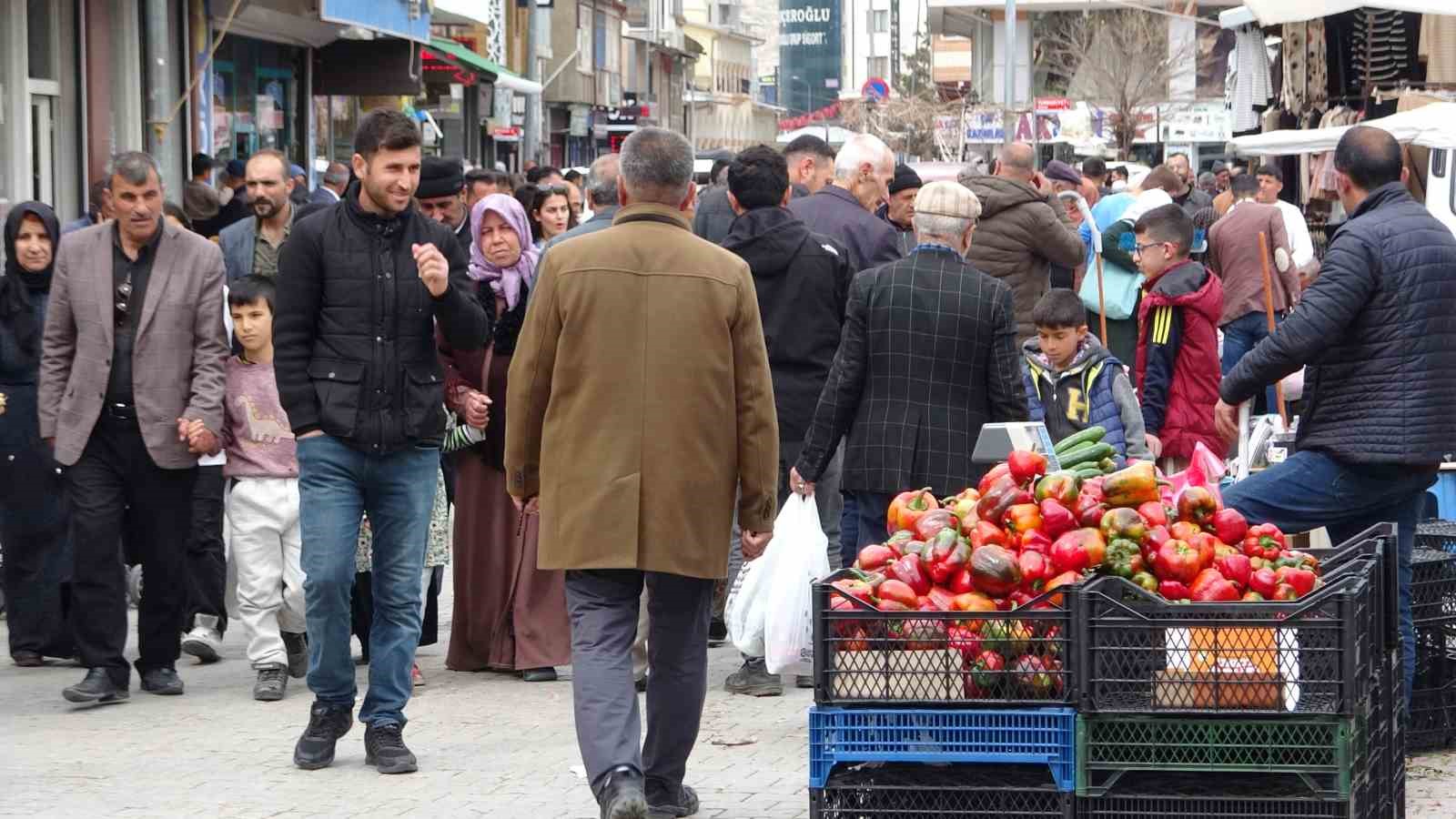 Van’da bayram alışverişinde son gün yoğunluğu