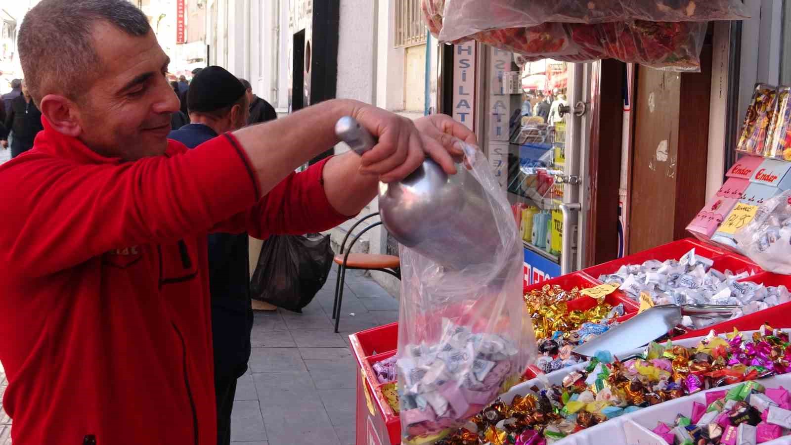 Normalleşen Van’da bayram alışverişi hareketliliği