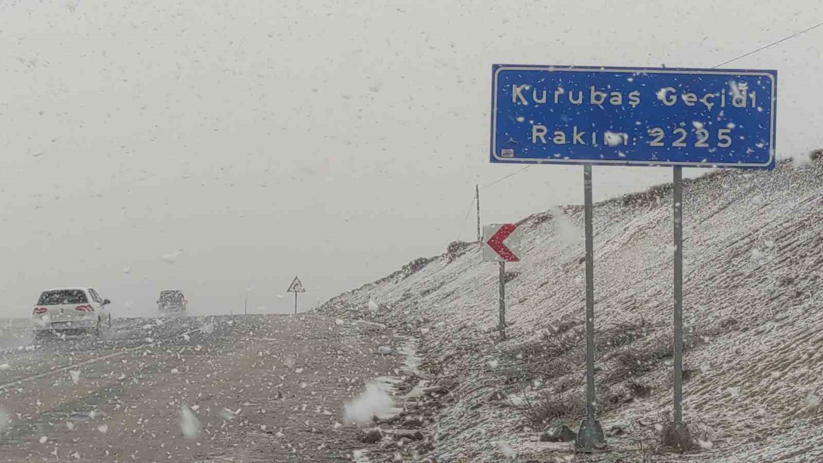 Van’ın yüksek kesimlerinde nisan karı etkili oldu