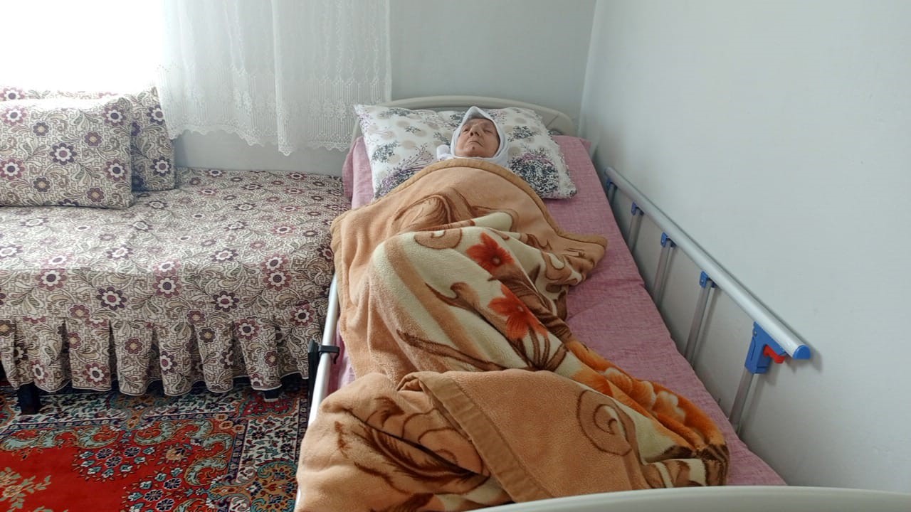 Felçli kadın hasta yatağına kavuştu