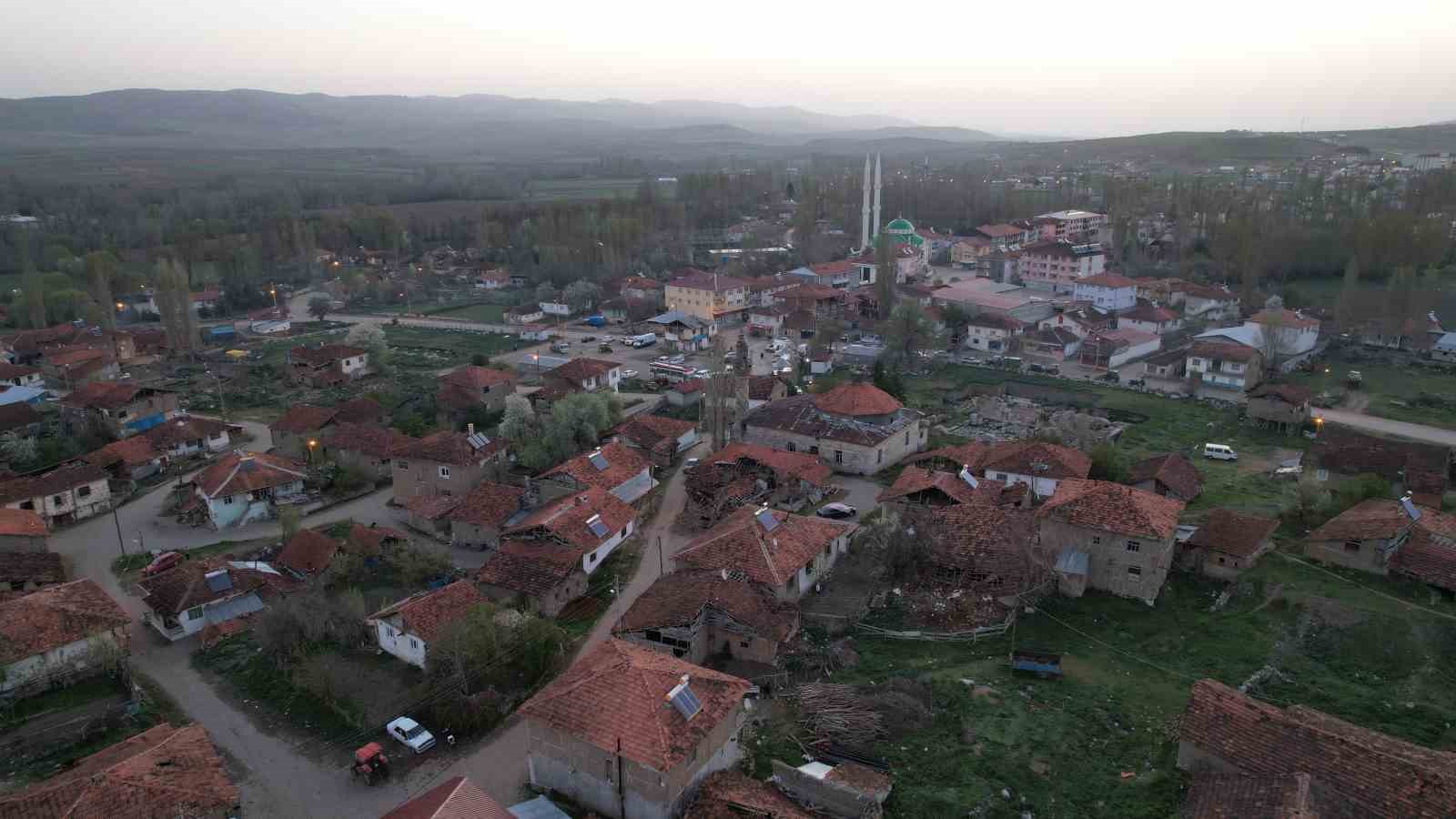 Tokat’ta korkutucu depremin izleri gün ağarınca ortaya çıktı