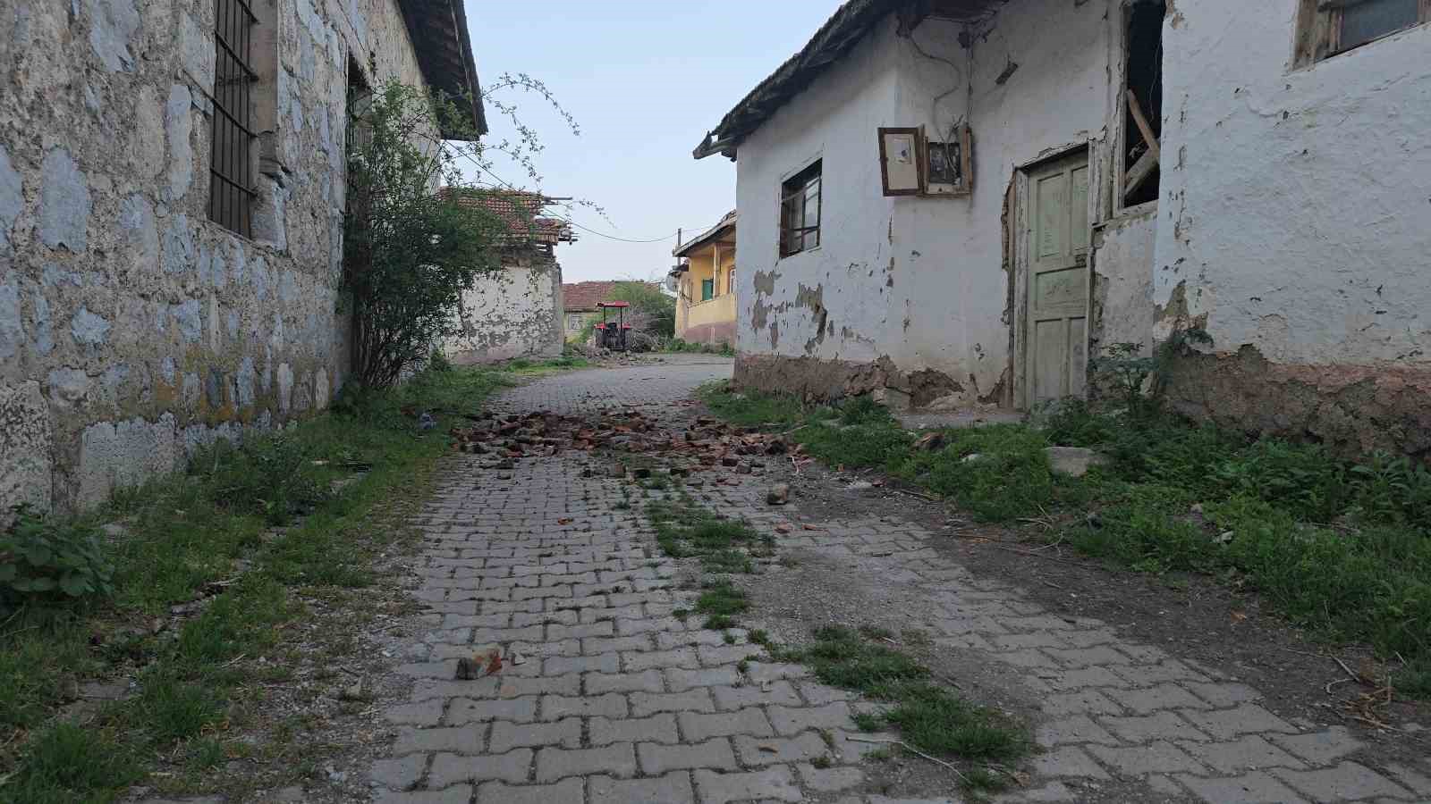 Tokat’ta korkutucu depremin izleri gün ağarınca ortaya çıktı