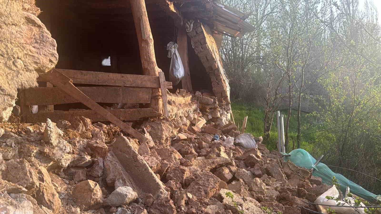 Tokat’ta korkutucu depremin izleri gün ağarınca ortaya çıktı