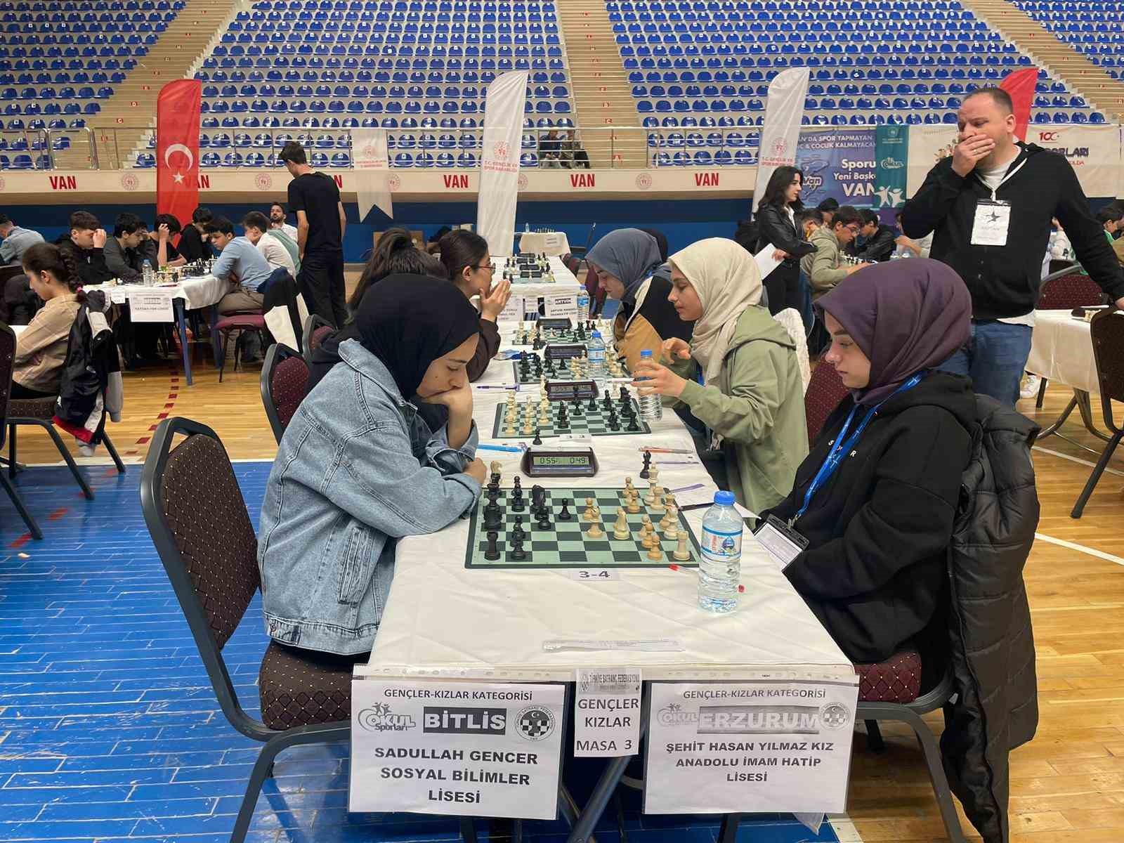 Van’da ödüllü satranç turnuvası son buldu