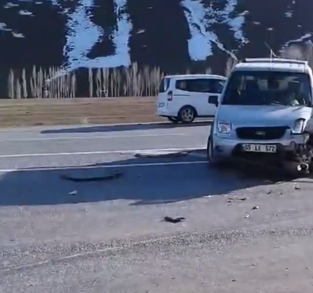 Van’da trafik kazası: 11 yaralı