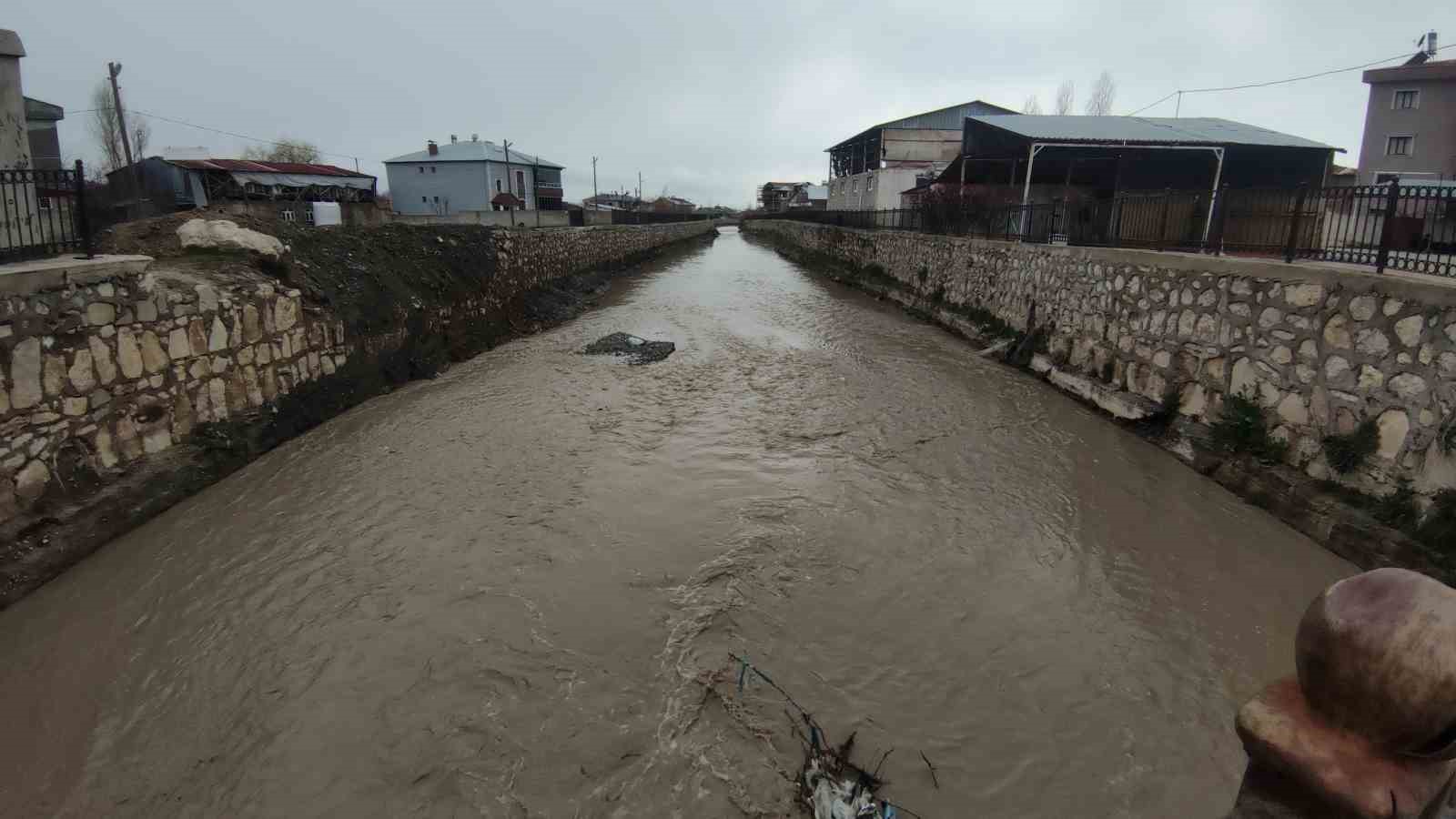 Son yağışlar derelerin debisini yükseltti