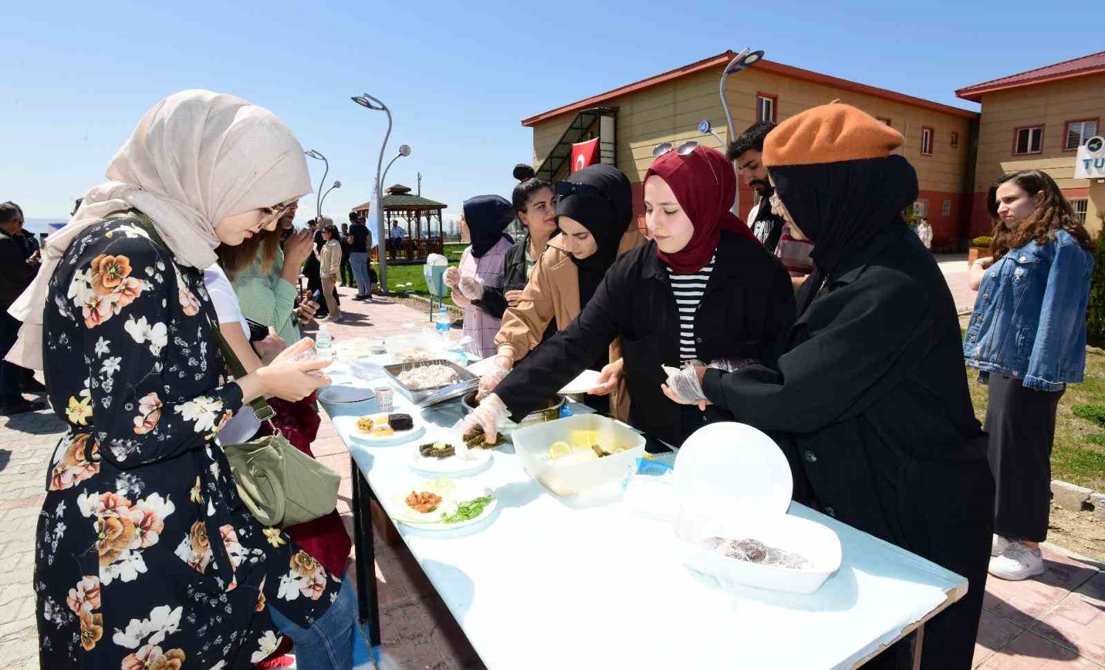 Van YYÜ’de ’Turizm Haftası’ kutlamaları