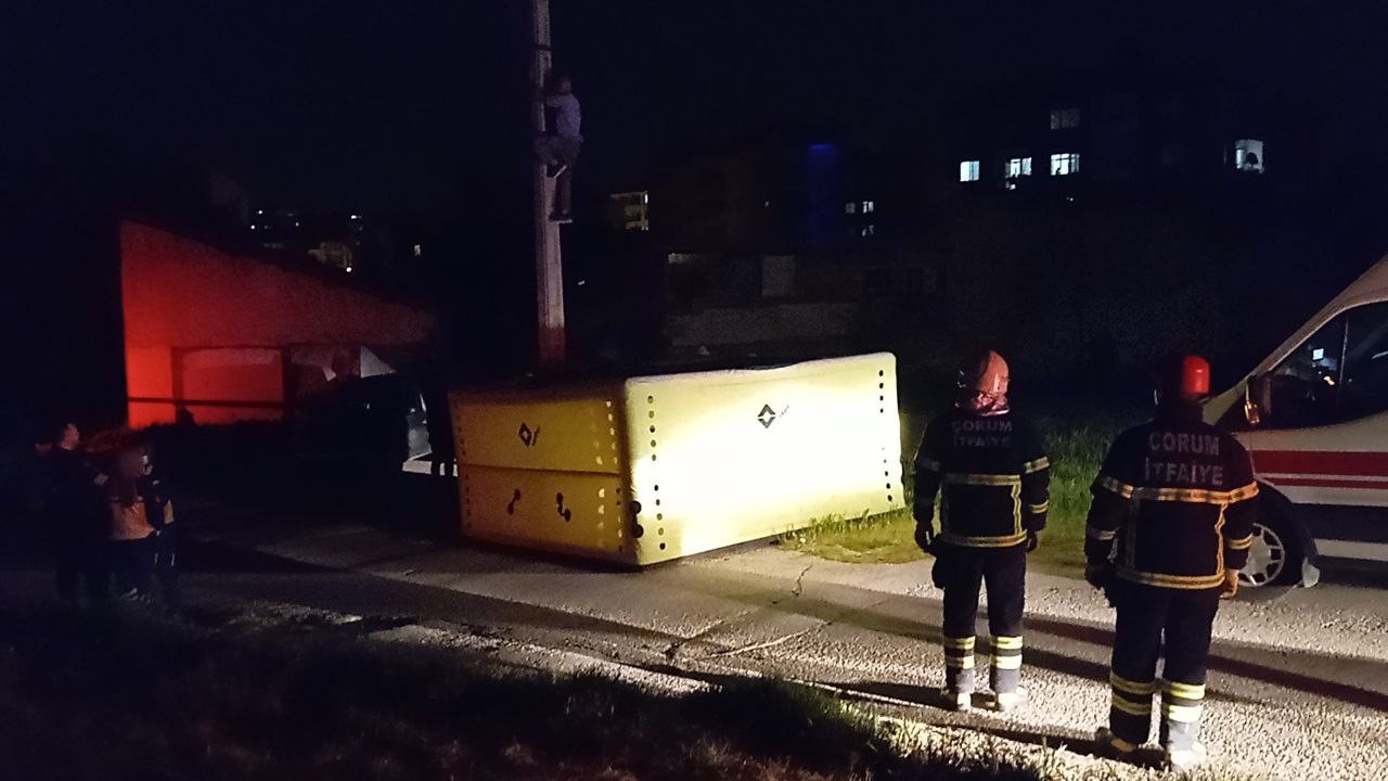 Polis memuru, intihar etmek isteyen adamı böyle yakaladı