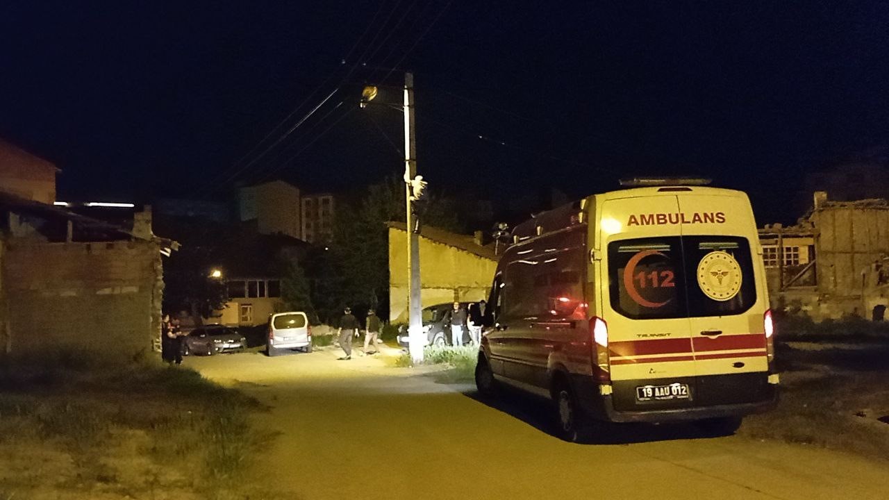 Polis memuru, intihar etmek isteyen adamı böyle yakaladı