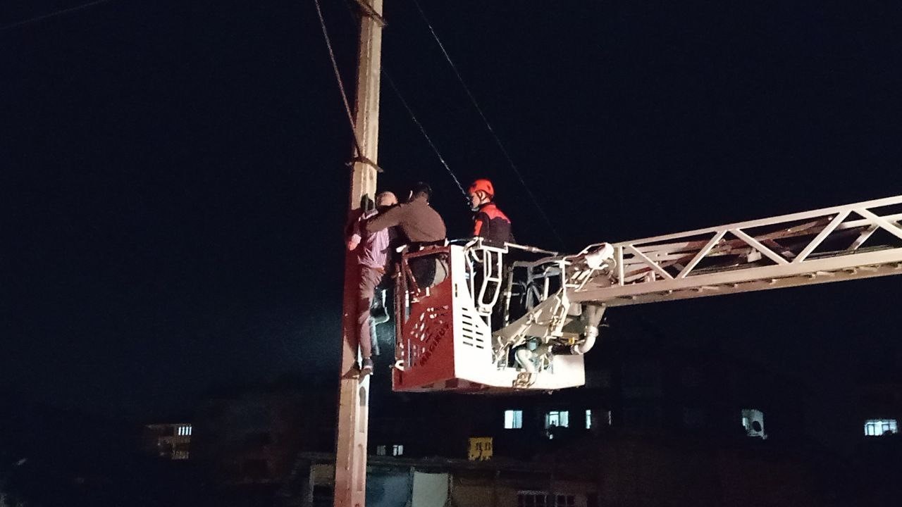 Polis memuru, intihar etmek isteyen adamı böyle yakaladı