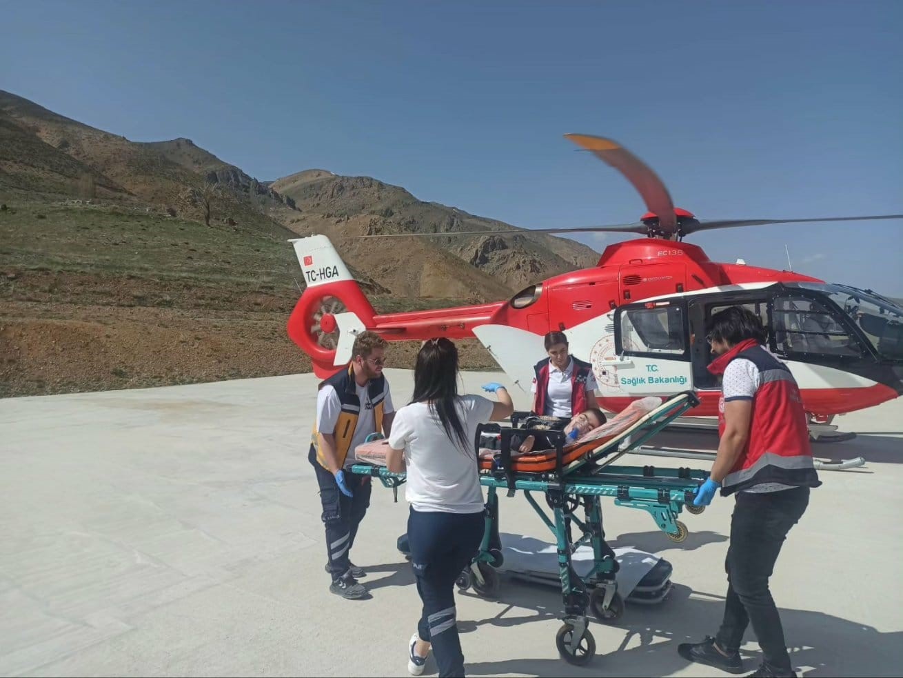 Ambulans helikopter 11 yaşındaki çocuk için havalandı