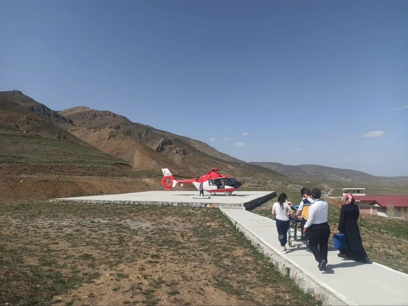 Ambulans helikopter 11 yaşındaki çocuk için havalandı